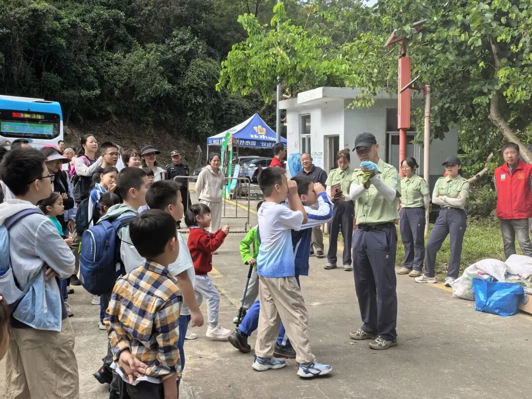 星娃们的徒步之旅